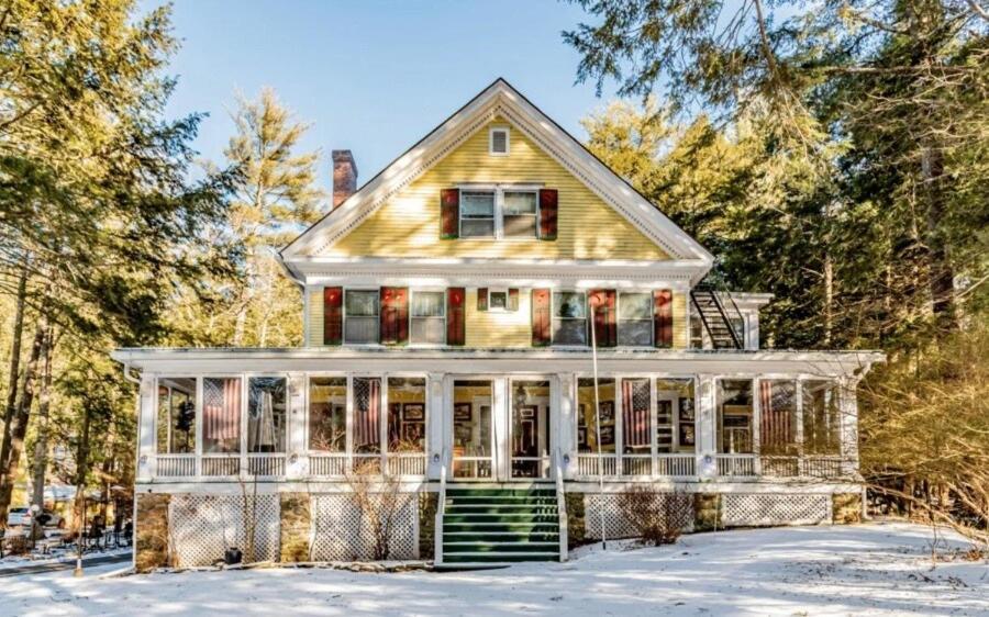 Brookview Manor Inn Canadensis Exterior photo